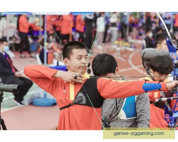射箭大奖赛：弓箭手风采展现，箭术高超赛场辉煌